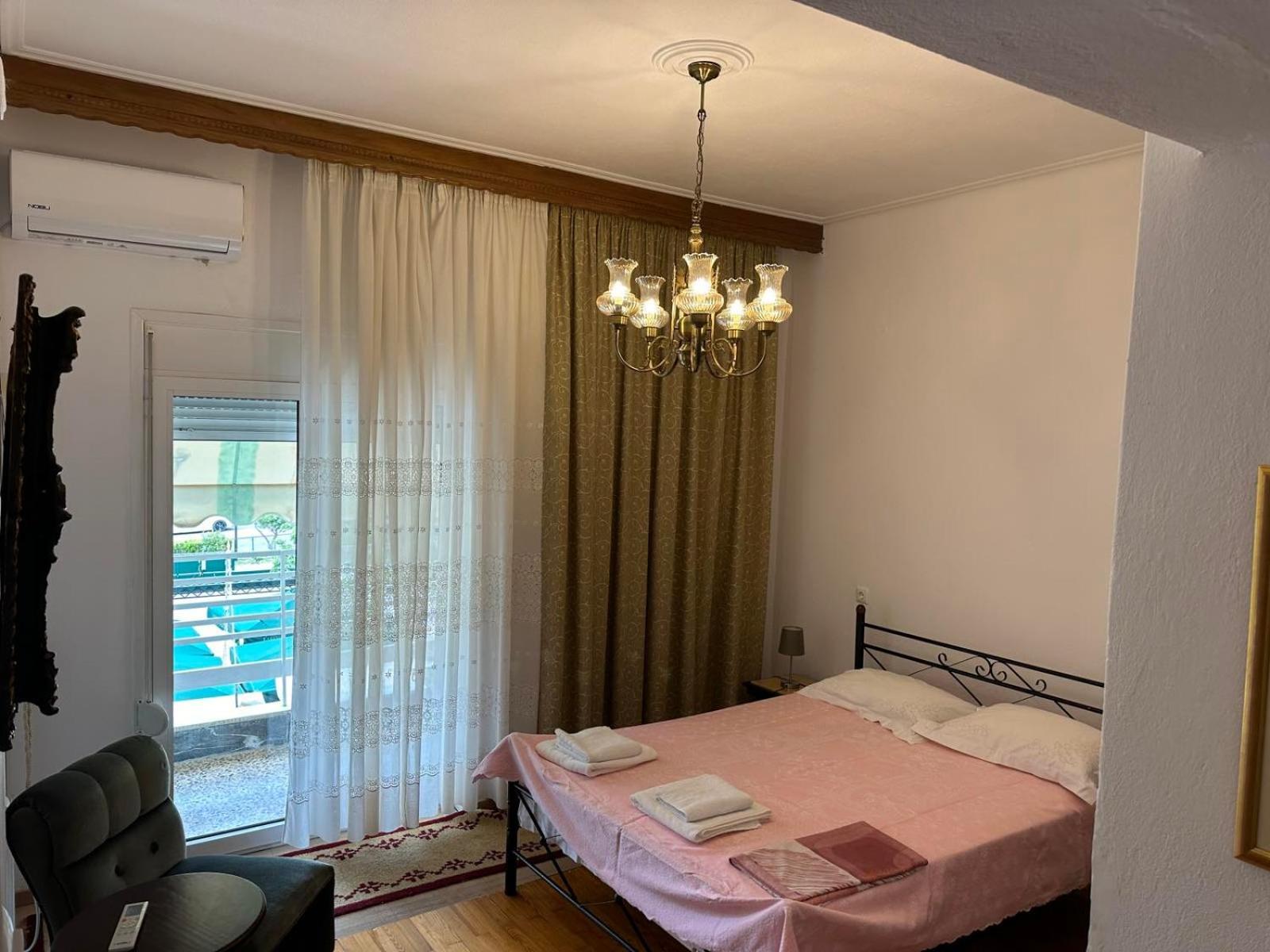 Theoni Central Apartment 칼람파카 외부 사진